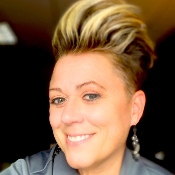 Meet your Posher, Holly - Picture 1 of 1